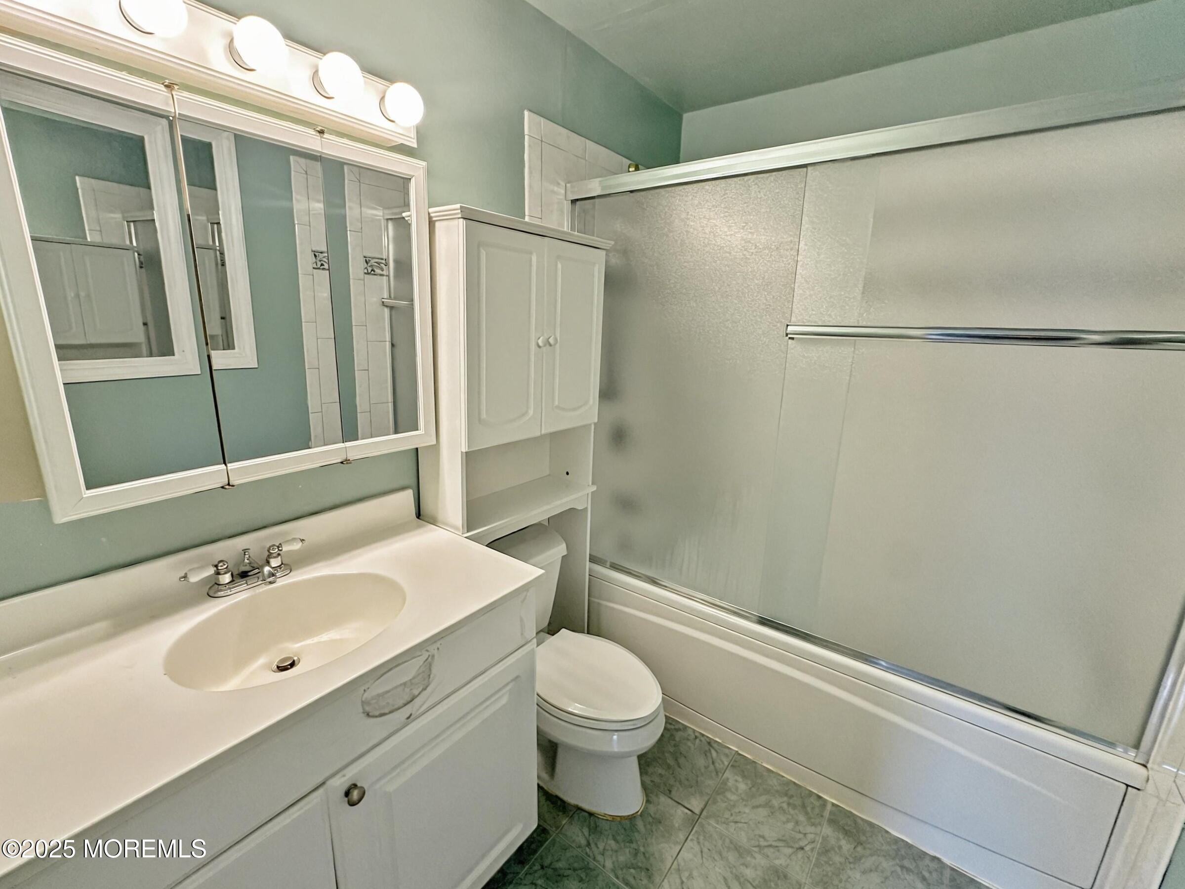 48 Colonial Court Jackson, NJ 08527 - Photo 14 of 24 bathroom