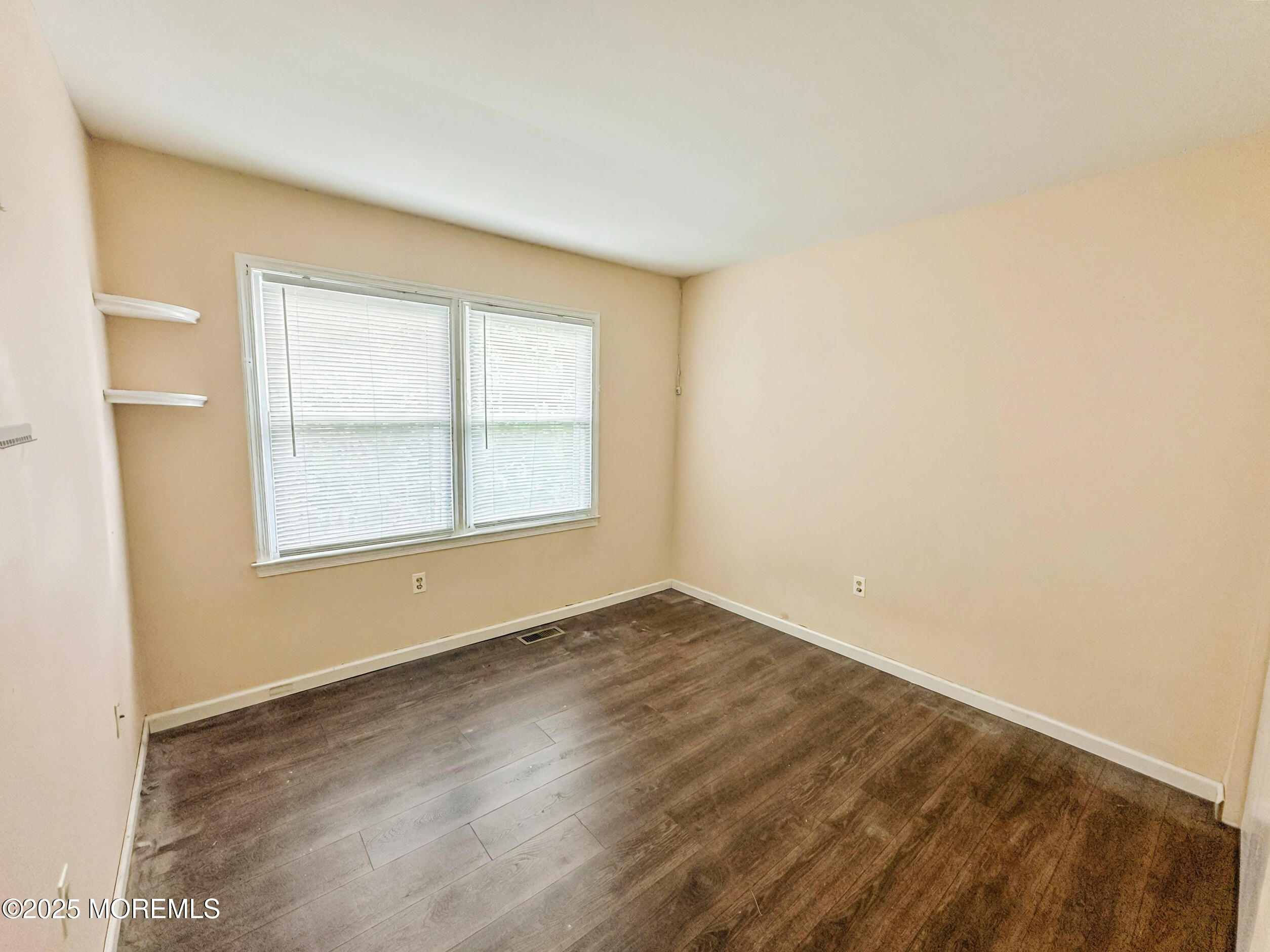 48 Colonial Court Jackson, NJ 08527 - Photo 4 of 24 2ndbedroom1