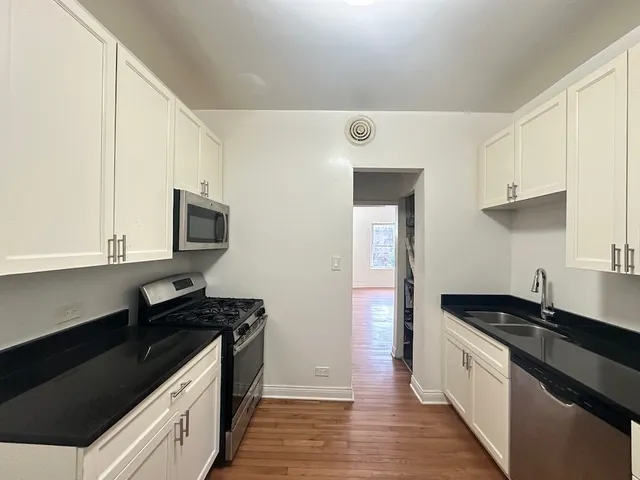 $2,100 | 1159 West Lunt Avenue, Unit 3, Chicago, IL 60626