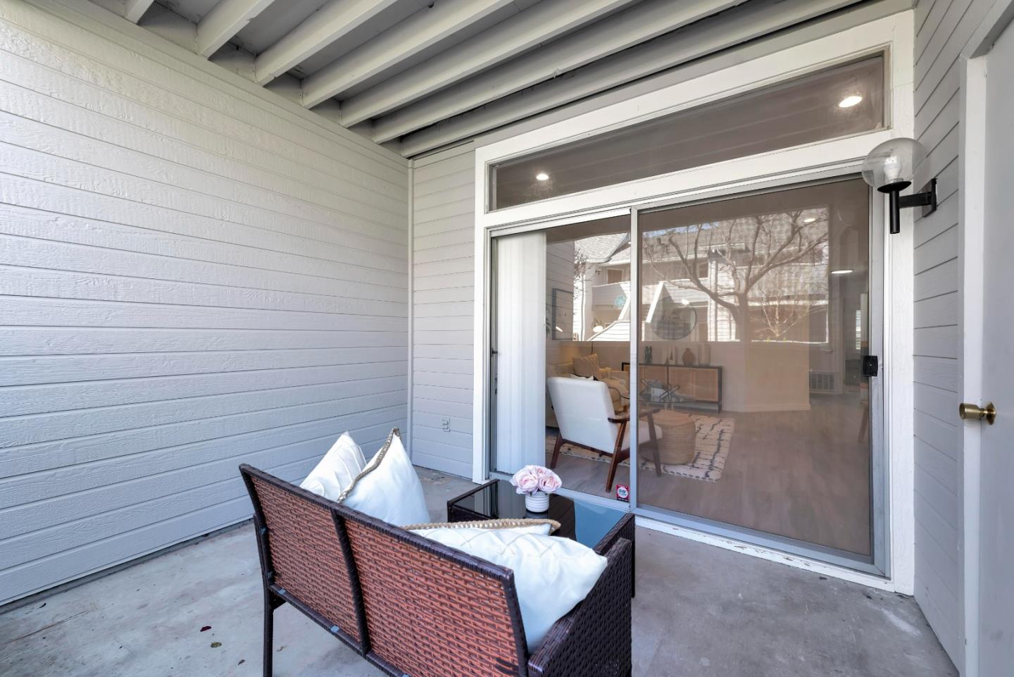 546 Shadowgraph Drive San Jose, CA 95110 - Photo 21 of 24 a living room with furniture