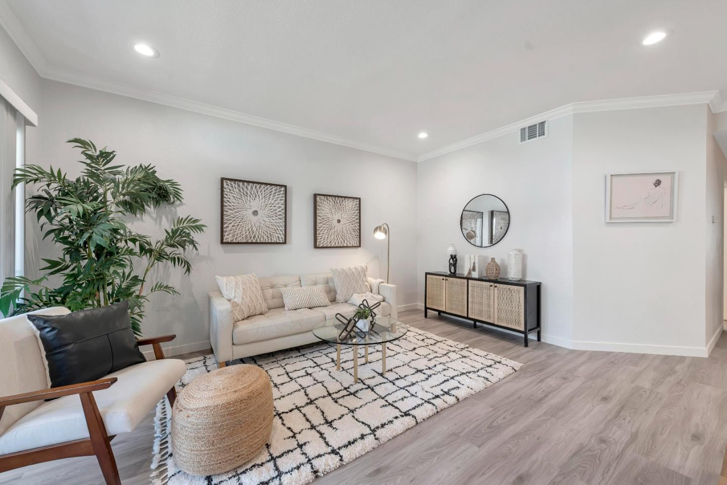 546 Shadowgraph Drive San Jose, CA 95110 - Photo 4 of 24 a living room with furniture
