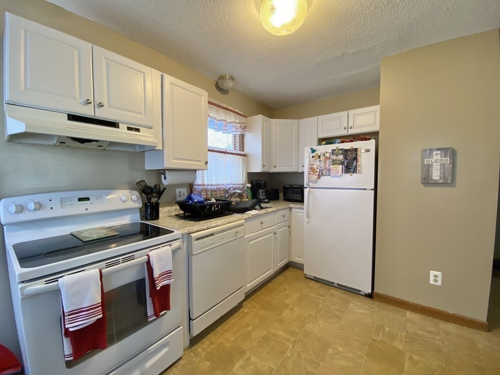 78-80 Beverly Lane Springfield, MA 01151 - Photo 3 of 15 Gallery Image 3