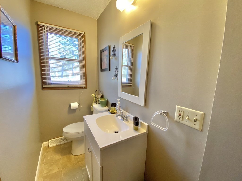 78-80 Beverly Lane Springfield, MA 01151 - Photo 7 of 15 Gallery Image 7