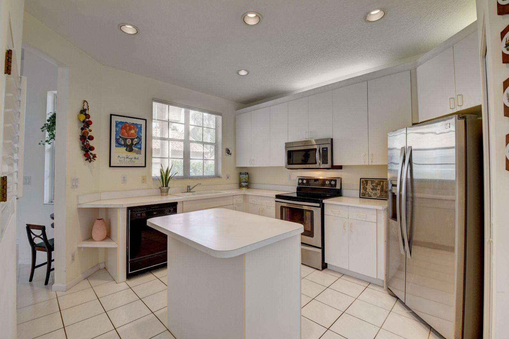 23349 Water Circle Boca Raton, FL 33486 - Photo 27 of 44 Kitchen