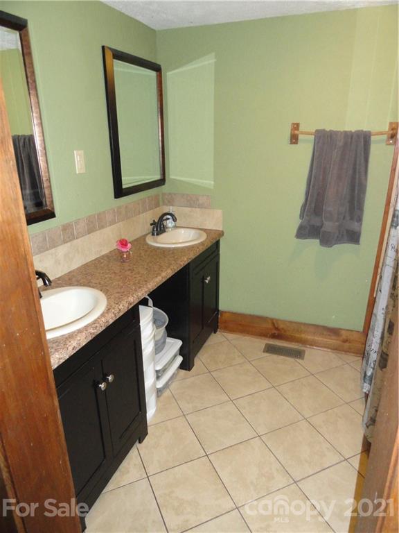 705 Rutherford Road Marion, NC 28752 - Photo 11 of 42 Gallery Image 11