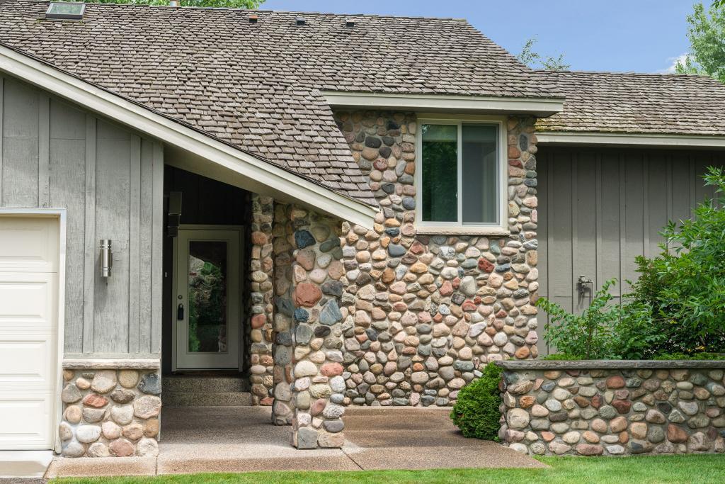 2710 Sylvan Road South Minnetonka, MN 55305 - Photo 2 of 36