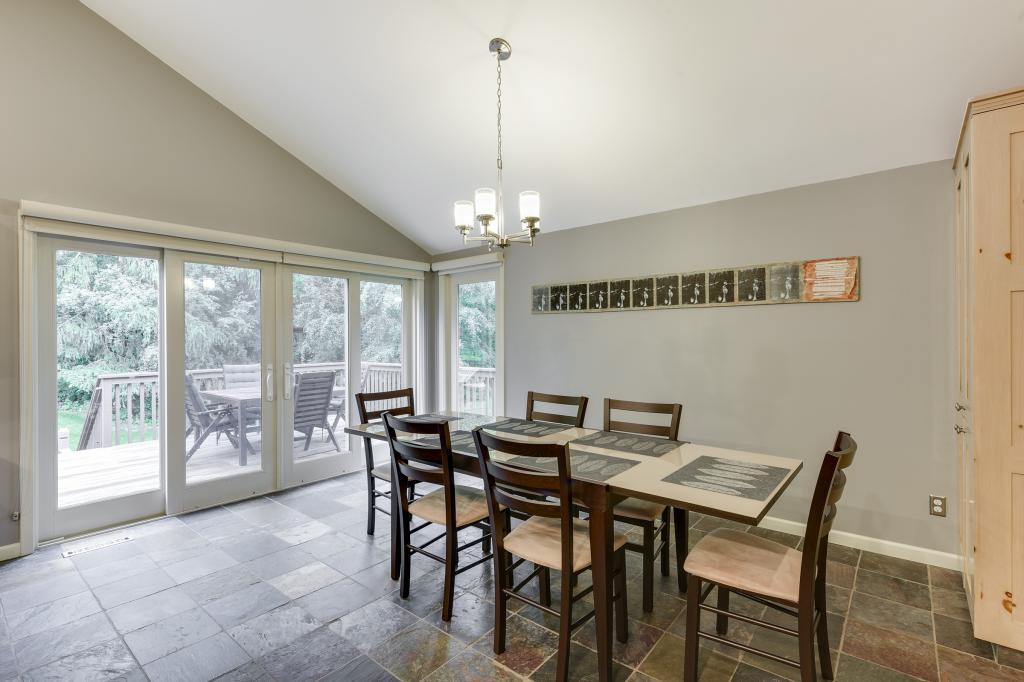2710 Sylvan Road South Minnetonka, MN 55305 - Photo 12 of 36
