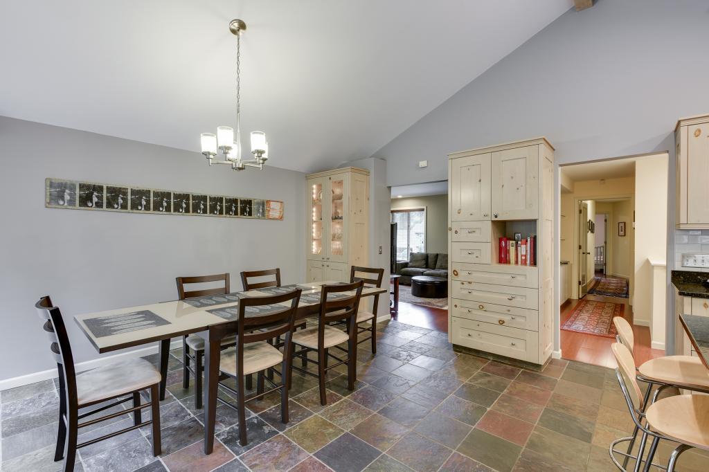 2710 Sylvan Road South Minnetonka, MN 55305 - Photo 13 of 36
