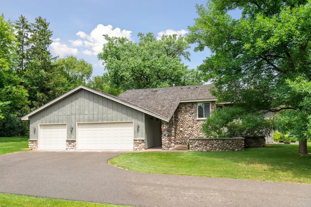 2710 Sylvan Road South Minnetonka, MN 55305 - Photo 3 of 36