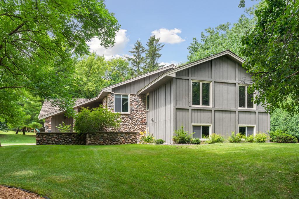 2710 Sylvan Road South Minnetonka, MN 55305 - Photo 4 of 36