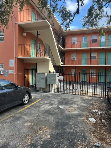$1,500 | 3669 Thomas Avenue, Unit 13, Miami, FL 33133