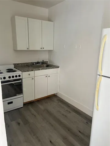 $1,500 | 3669 Thomas Avenue, Unit 13, Miami, FL 33133