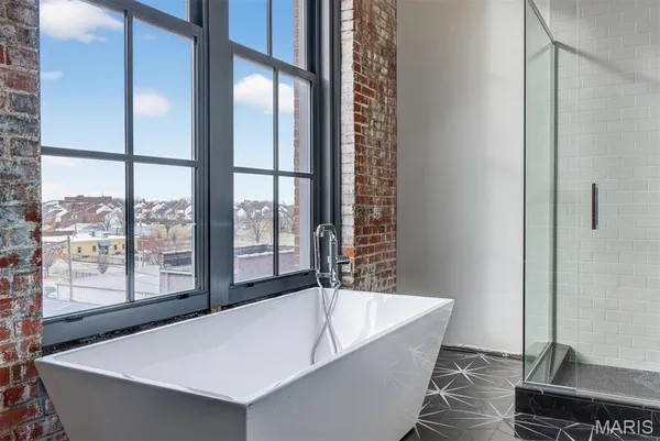 $3,950 | 2647 Locust Street, Unit 4F, St. Louis, MO 63103