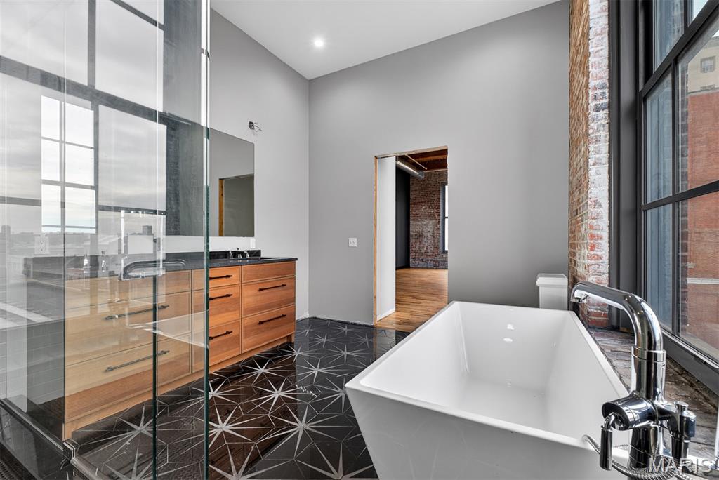 2647 Locust Street, Unit 4F St. Louis, MO 63103 - Photo 17 of 35