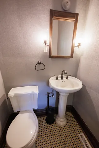 $305,000 | 1068 South Wildwood Avenue, Kankakee, IL 60901