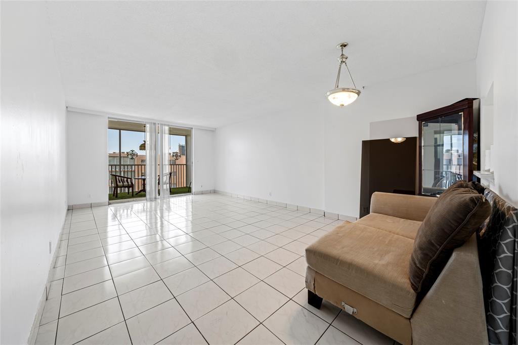 319 Northeast 14th Avenue, Unit 705 Hallandale Beach, FL 33009 - Photo 12 of 22