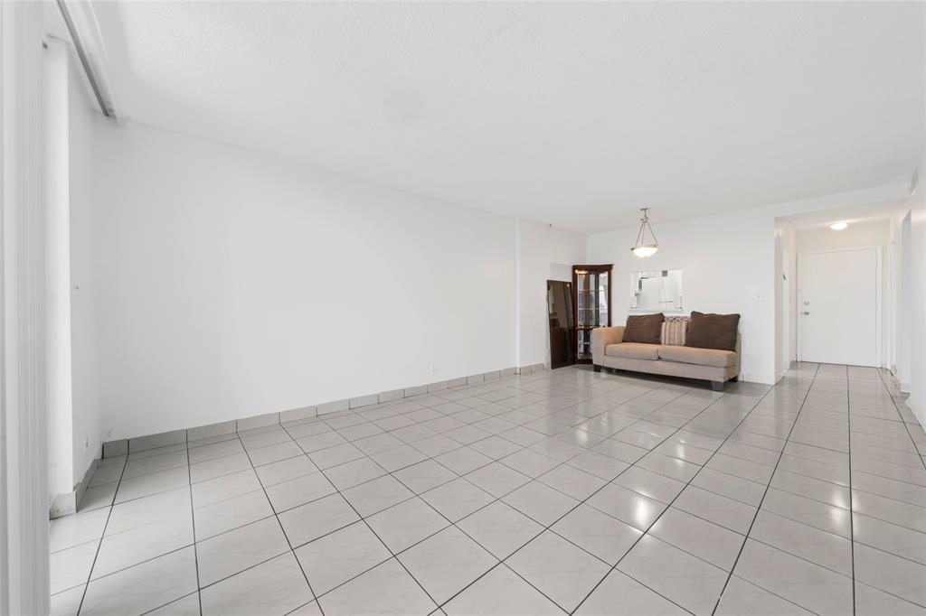 319 Northeast 14th Avenue, Unit 705 Hallandale Beach, FL 33009 - Photo 13 of 22