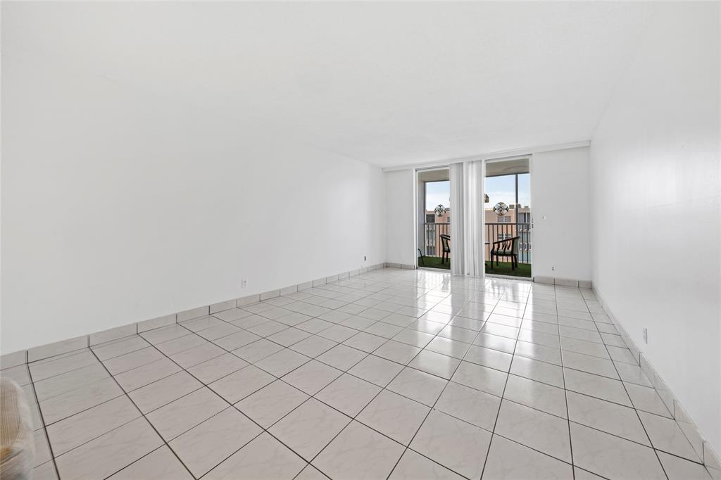 319 Northeast 14th Avenue, Unit 705 Hallandale Beach, FL 33009 - Photo 14 of 22