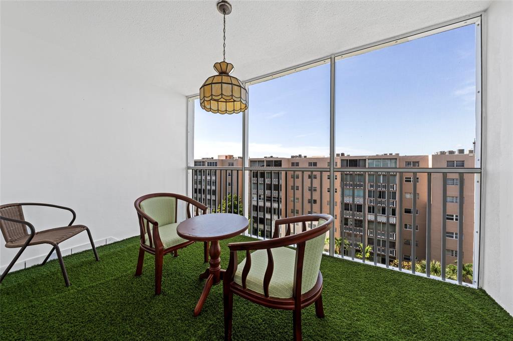 319 Northeast 14th Avenue, Unit 705 Hallandale Beach, FL 33009 - Photo 15 of 22