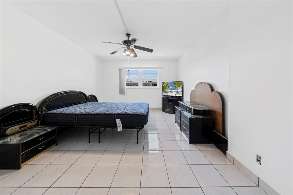 319 Northeast 14th Avenue, Unit 705 Hallandale Beach, FL 33009 - Photo 17 of 22