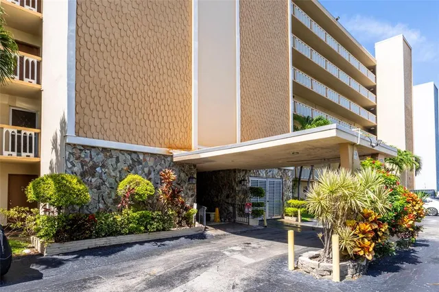 $2,200 | 319 Northeast 14th Avenue, Unit 705, Hallandale Beach, FL 33009