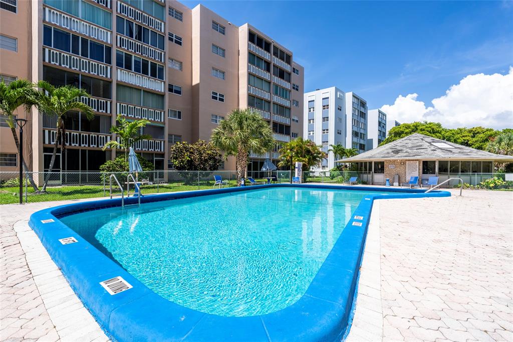 319 Northeast 14th Avenue, Unit 705 Hallandale Beach, FL 33009 - Photo 3 of 22