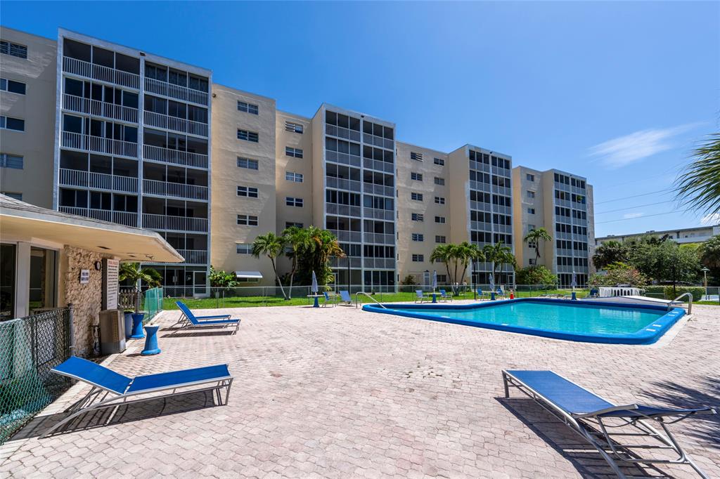 319 Northeast 14th Avenue, Unit 705 Hallandale Beach, FL 33009 - Photo 5 of 22