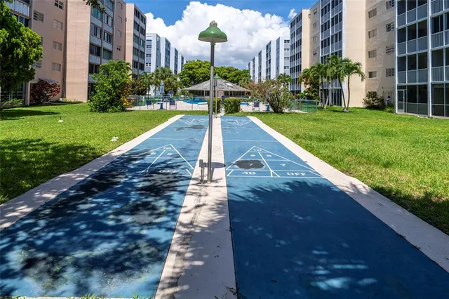 $2,200 | 319 Northeast 14th Avenue, Unit 705, Hallandale Beach, FL 33009