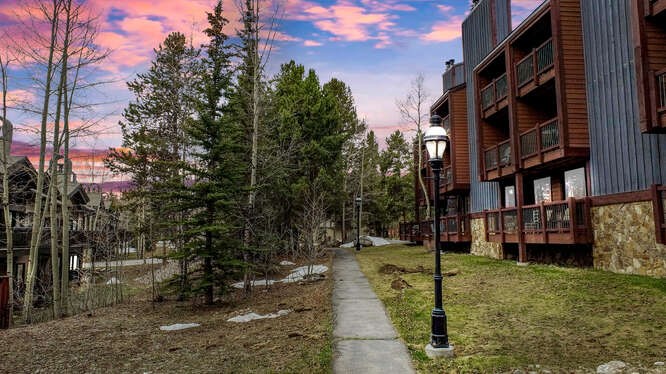 405 4 O Clock Road, Unit 15A Breckenridge, CO 80424 - Photo 39 of 50 a backyard of a house with lots of green space