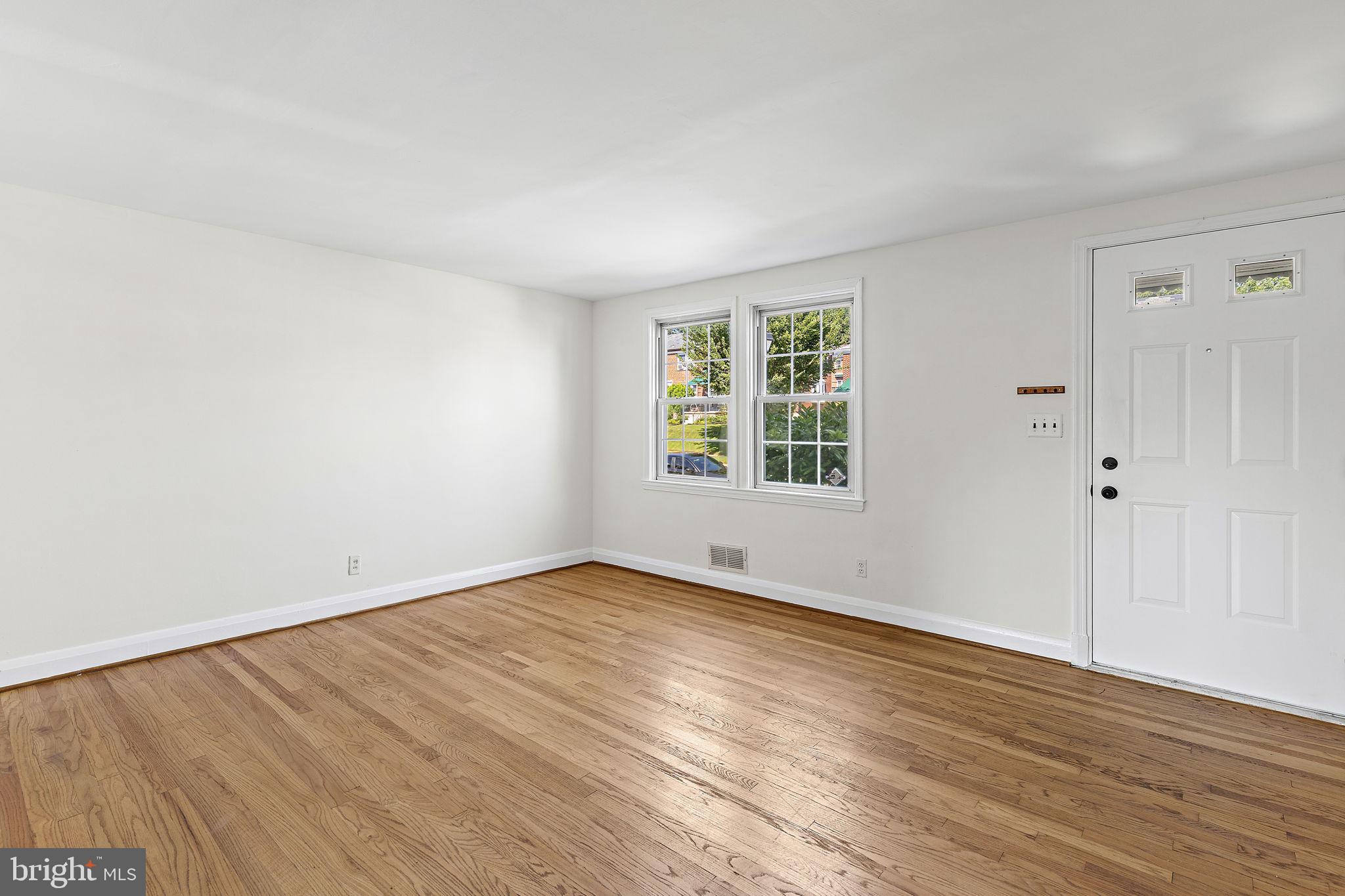 6125 Regent Park Road Baltimore, MD 21228 - Photo 4 of 39 Gallery Image 4