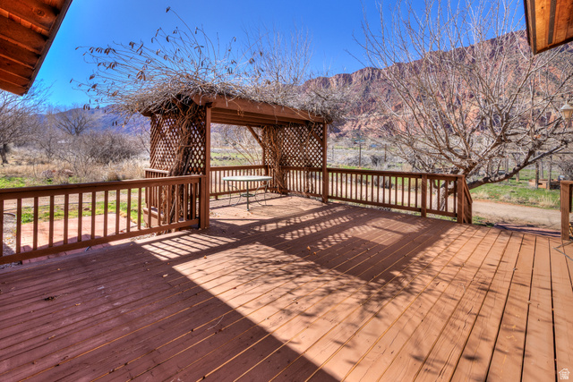 423 Amber Lane Moab, UT 84532 - Photo 32 of 63 Front deck with trellis.