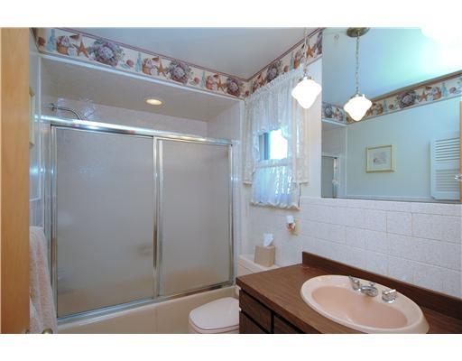77 Fenway Road Pittsburgh, PA 15209 - Photo 11 of 17 Full Bath.