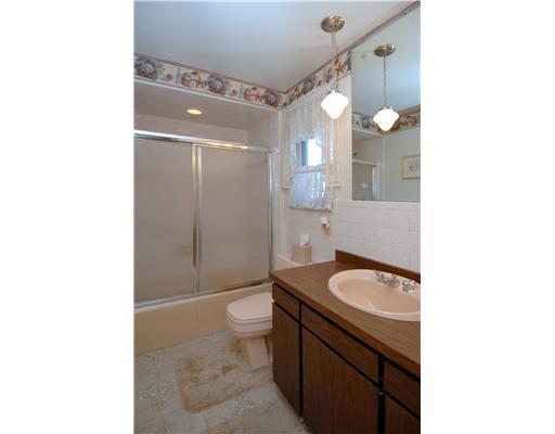77 Fenway Road Pittsburgh, PA 15209 - Photo 12 of 17 Full Bath.
