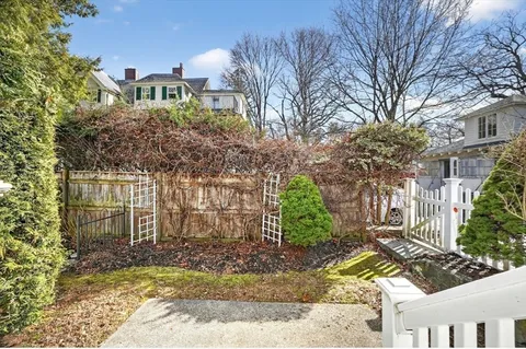 $625,000 | 62 Vinton Street, Unit 4, Melrose, MA 02176