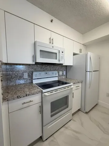 $1,925 | 12166 St Andrews Place, Unit 210, Miramar, FL 33025