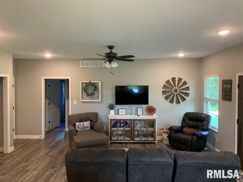 2801 Bannister Road Salem, IL 62881 - Photo 4 of 17
