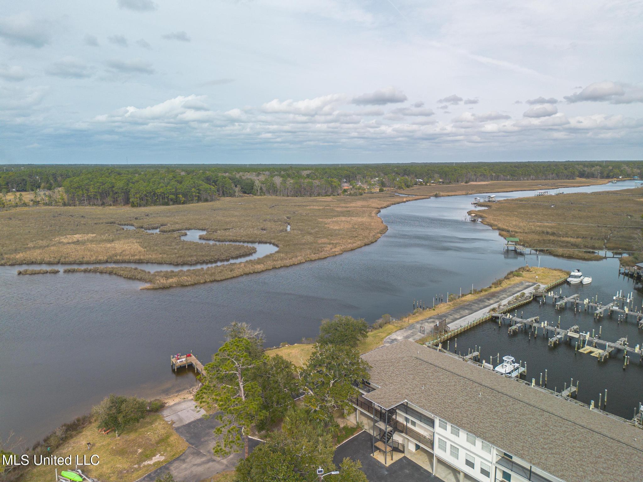 3230 Cumberland Road, Unit 201 Ocean Springs, MS 39564 - Photo 3 of 28 21-12