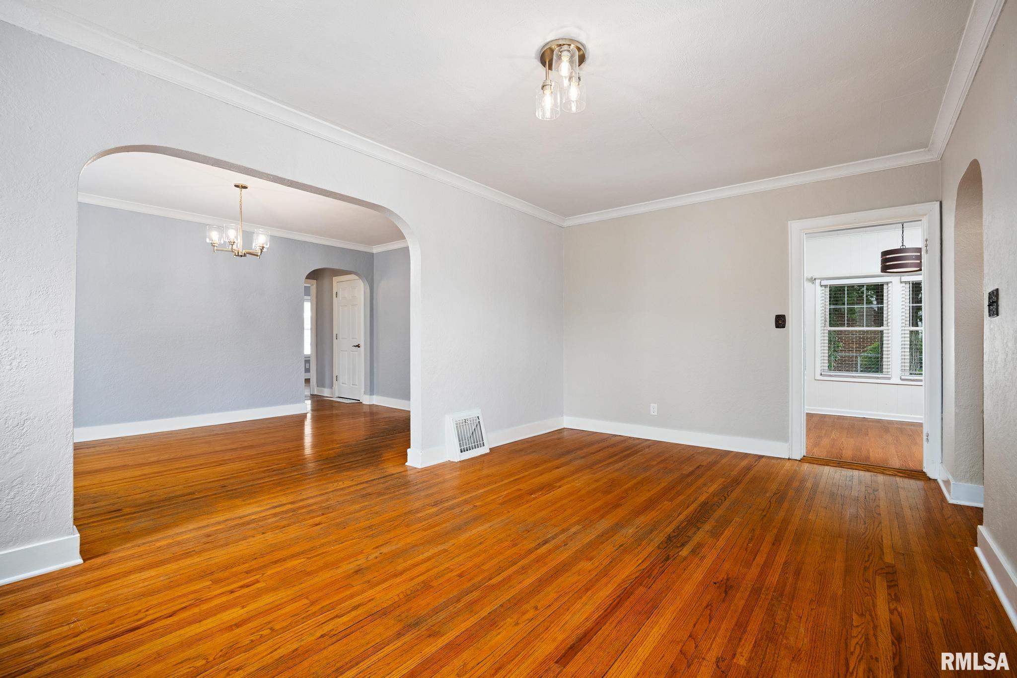 1323 West Circle Road Peoria, IL 61604 - Photo 7 of 43