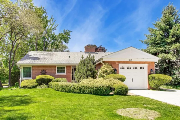 $550,000 | 610 South Na Wa Ta Avenue, Mount Prospect, IL 60056