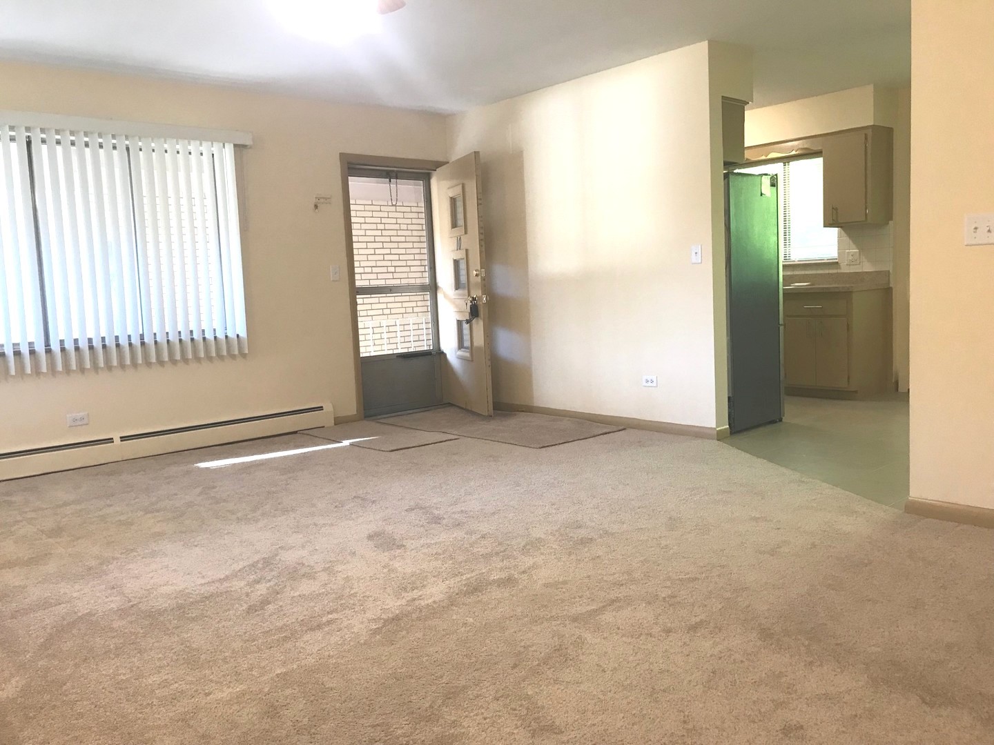 725 Busse Highway, Unit 10 Park Ridge, IL 60068 - Photo 12 of 37 an empty room with windows