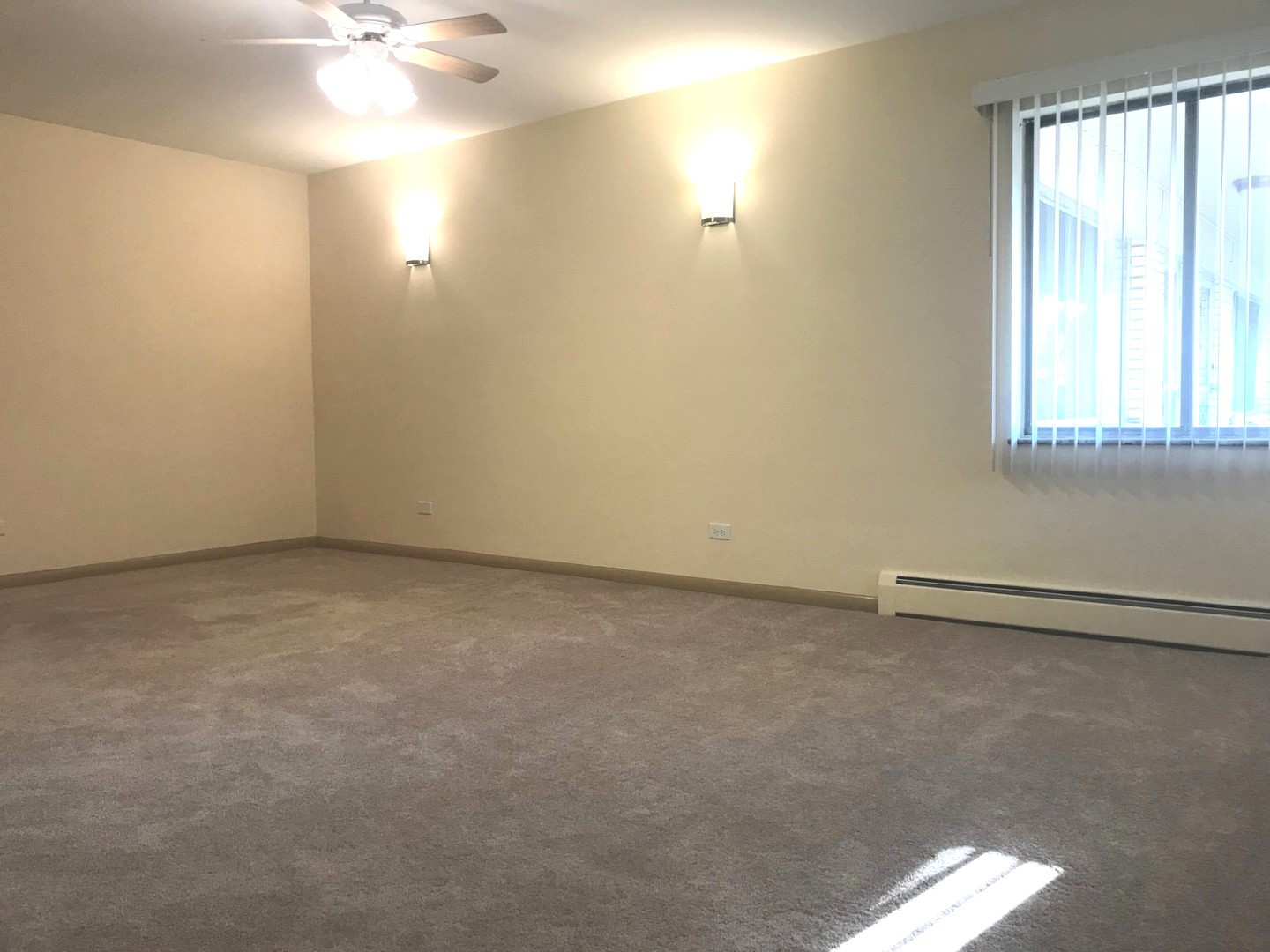 725 Busse Highway, Unit 10 Park Ridge, IL 60068 - Photo 15 of 37 an empty room with a window
