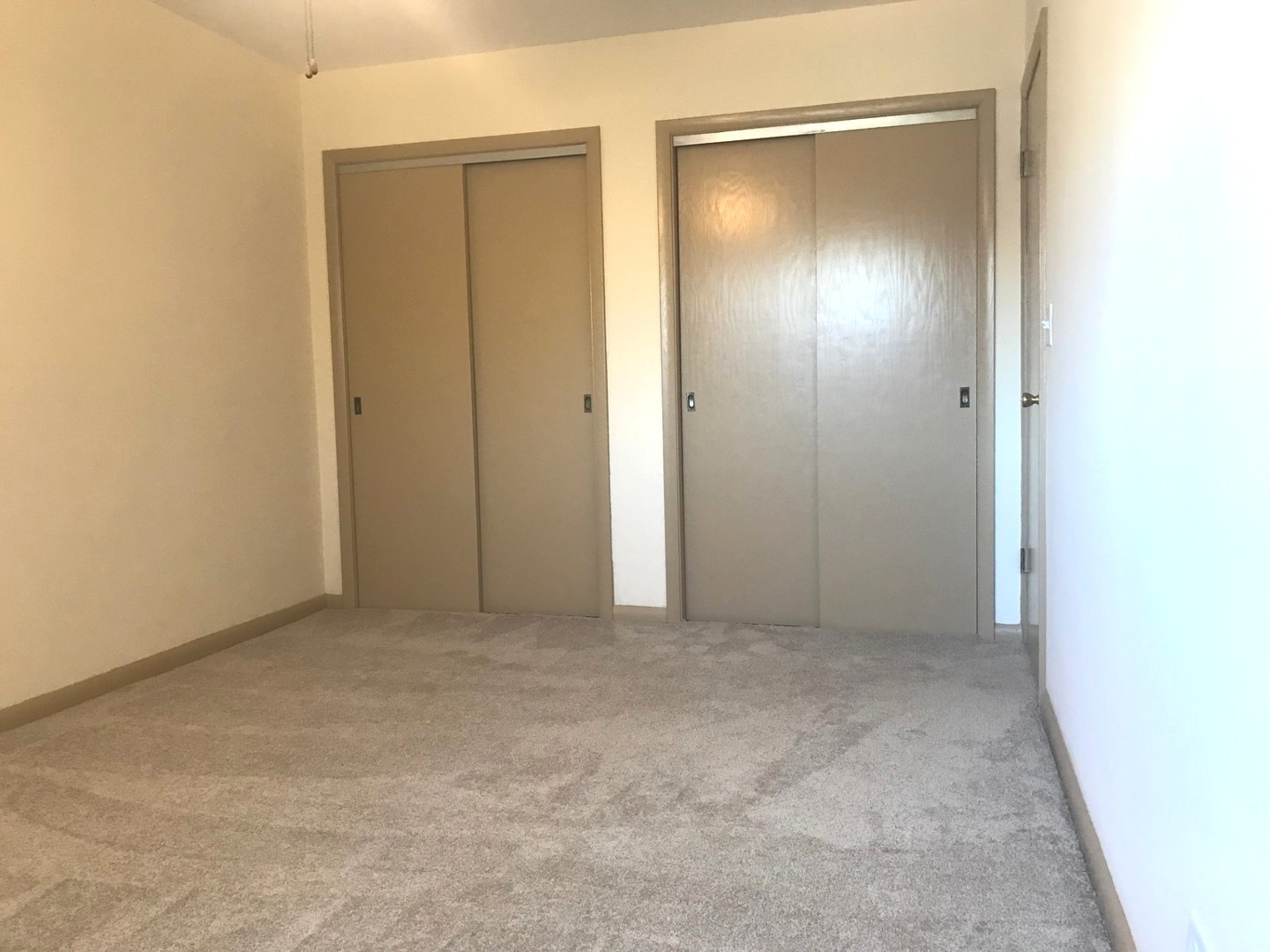 725 Busse Highway, Unit 10 Park Ridge, IL 60068 - Photo 31 of 37 an empty room with closet and mirror