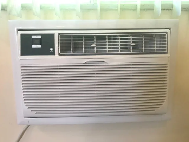 $1,950 | 725 Busse Highway, Unit 10, Park Ridge, IL 60068