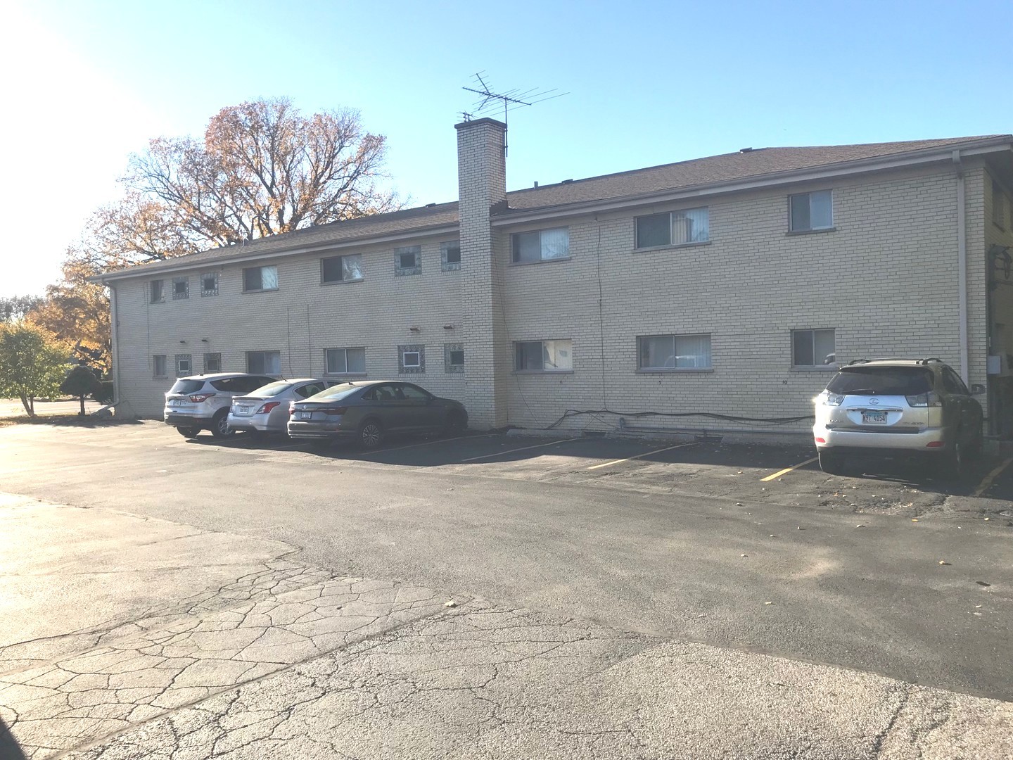725 Busse Highway, Unit 10 Park Ridge, IL 60068 - Photo 4 of 37 a front view of a house with parking yard