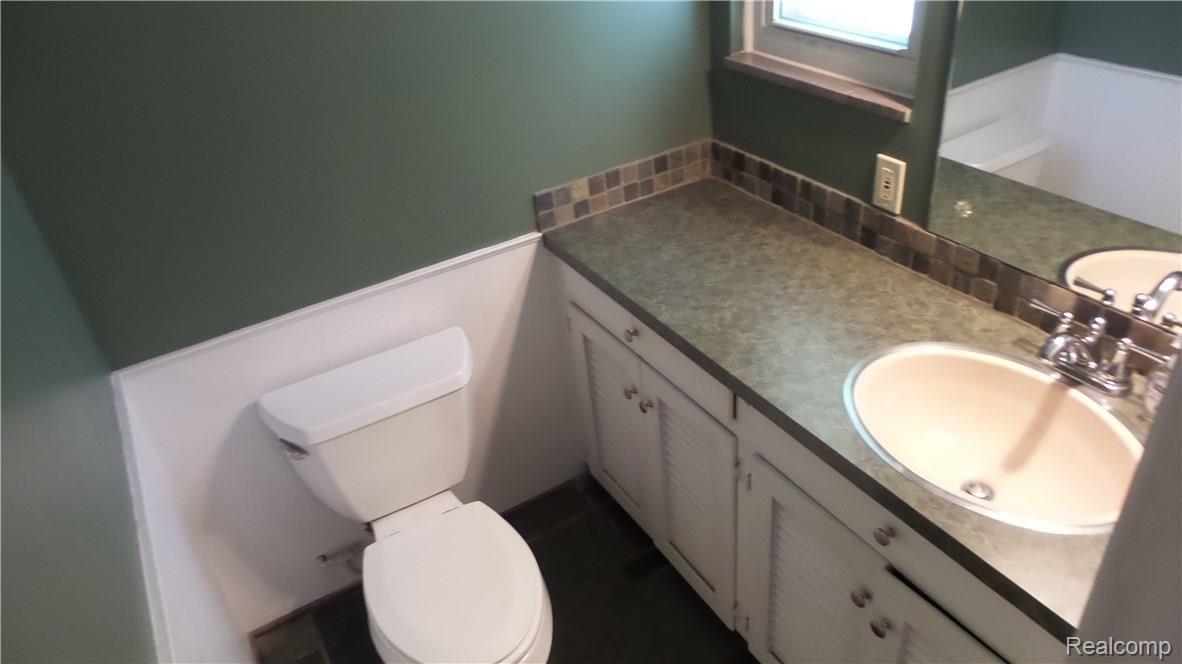 879 Hampton Road Grosse Pointe, MI 48236 - Photo 19 of 44 20160808_121012.jpg
