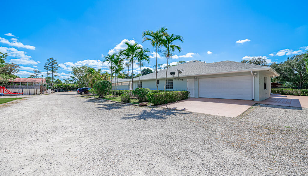 1858 F Road Loxahatchee Groves, FL 33470 - Photo 23 of 87 garage