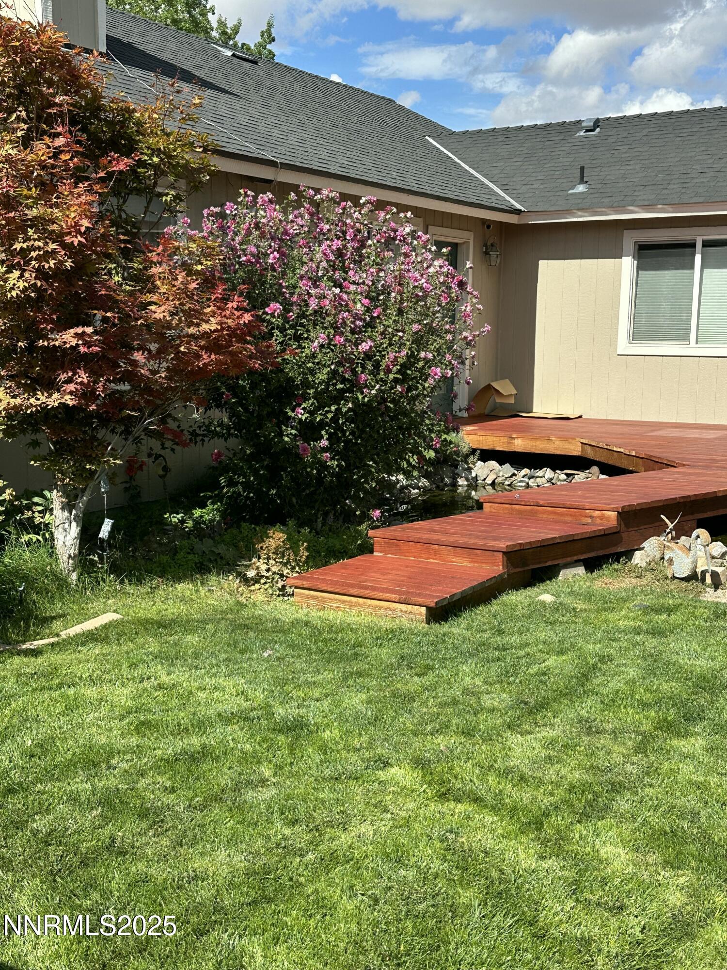 25 Nives Court Sparks, NV 89441 - Photo 50 of 67 a backyard of a house with lots of green space