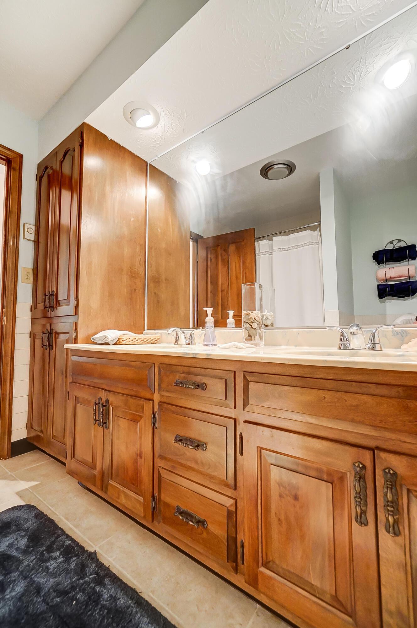 4540 Goodson Road West Jefferson, OH 43162 - Photo 52 of 82 Full hall bathroom