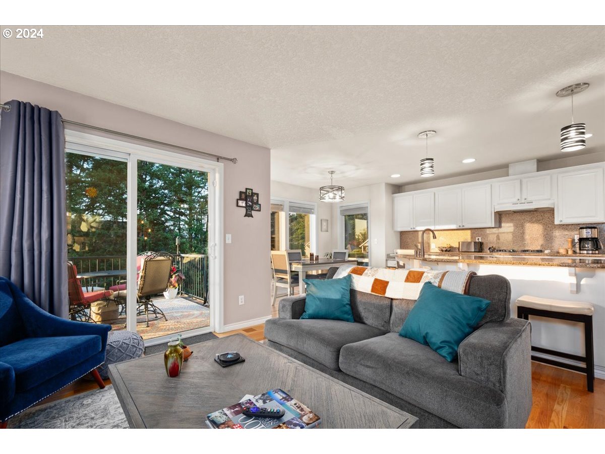 2509 Northwest 36th Avenue Camas, WA 98607 - Photo 19 of 48 a living room with furniture and a large window