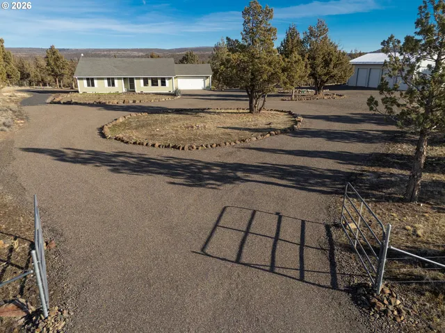 a view of a backyard of the house